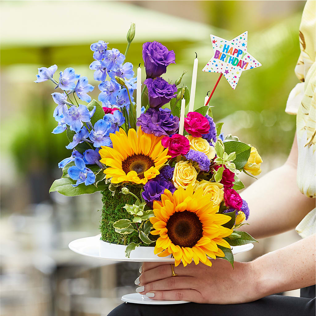Star of the Day Floral Cake –  Hlm Floral Events, Los Angeles CA
